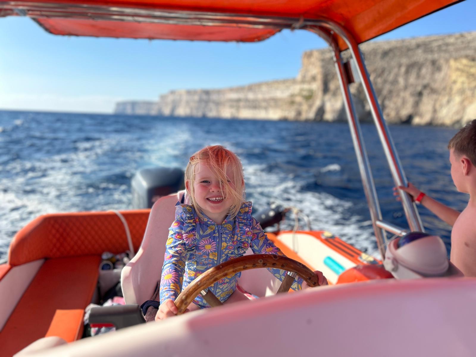 02-Hour Self Drive Boat